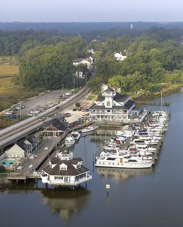 Smithfield Station Waterfront Inn Restaurant and Marina